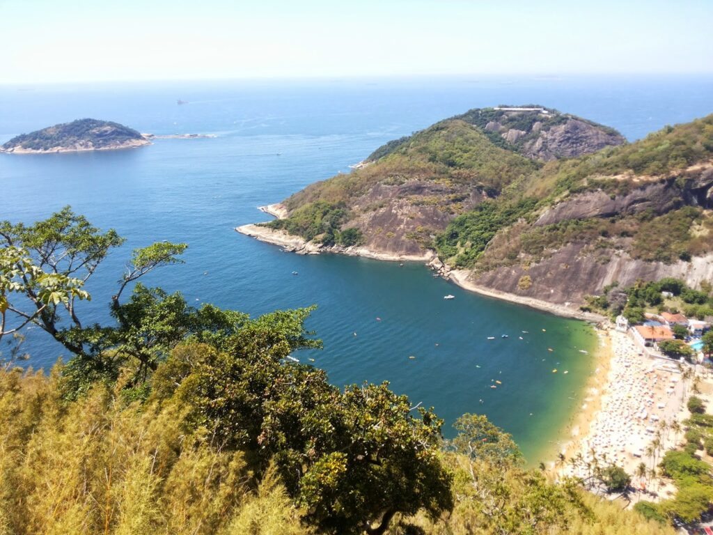 Rio de Janeiro: como é a trilha do Morro da Urca